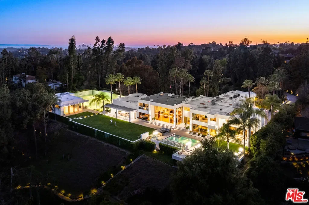 300 N San Rafael Avenue, Altadena, California, United States. - Photo 12
