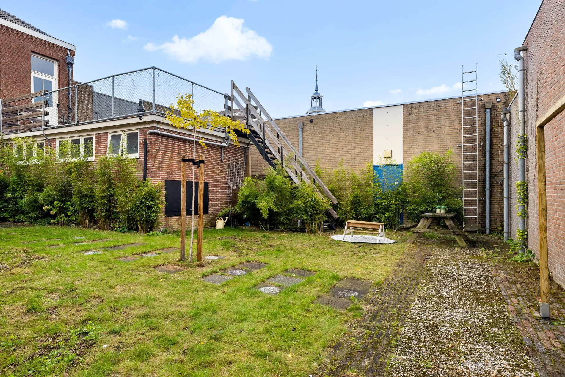 Exterior photo 7