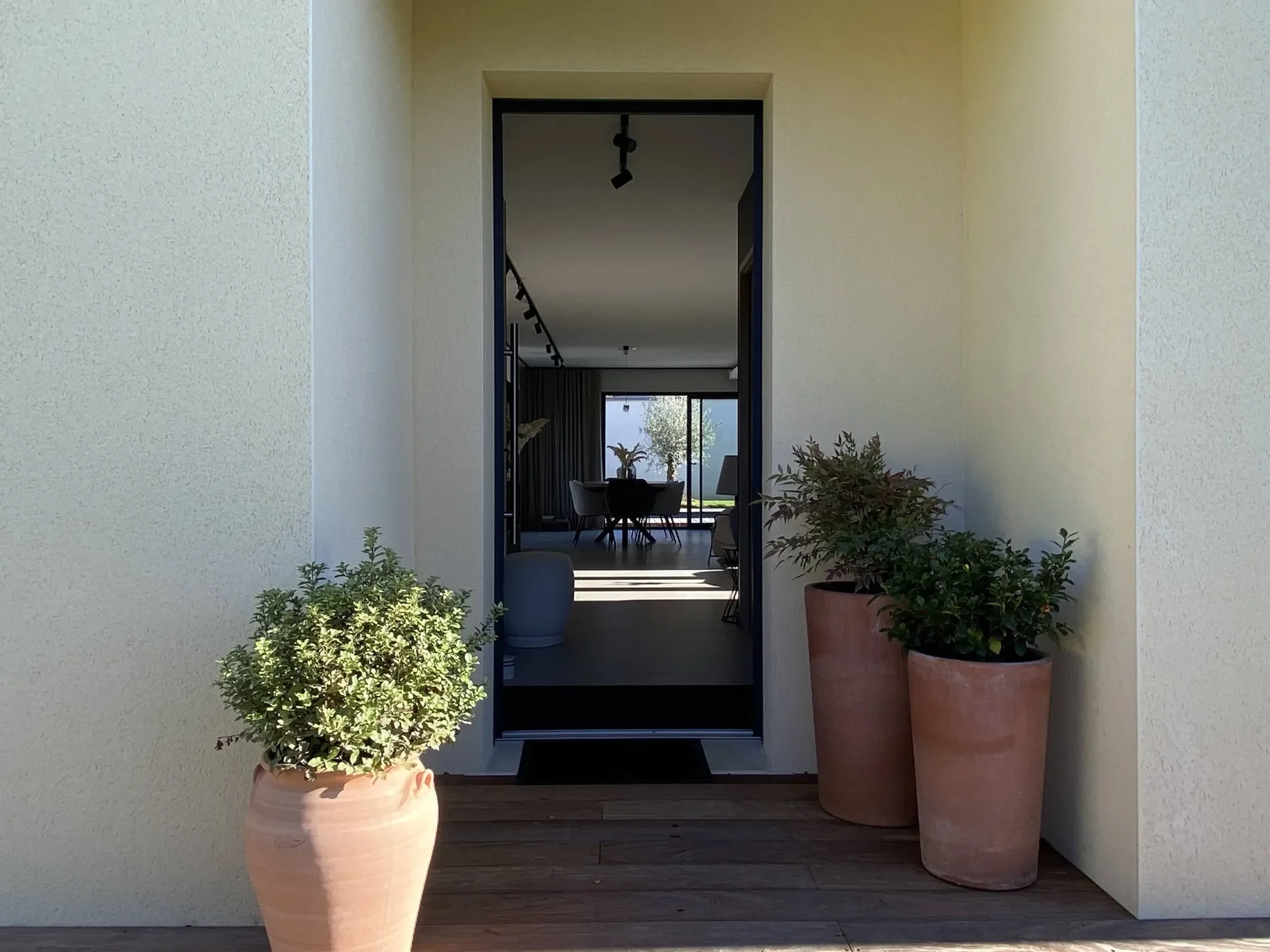 Exterior photo 4