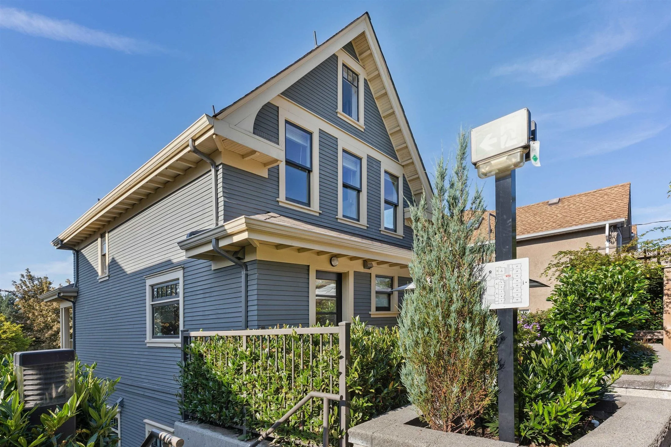 Exterior photo 4