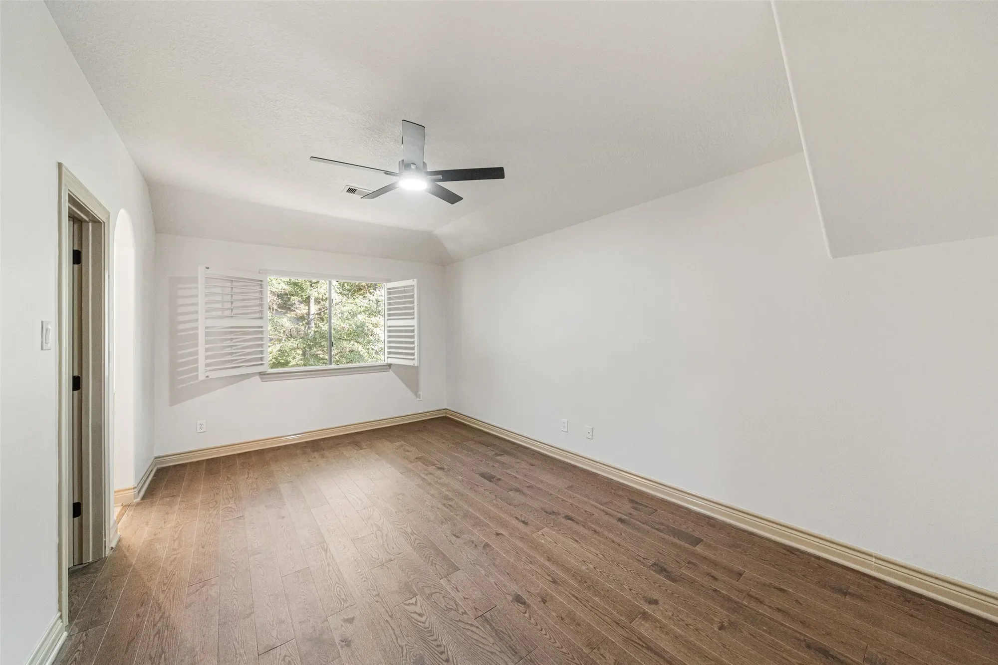 10332 Hunter Creek Lane, Conroe, TX 77304, Conroe, Texas, United States. - Photo 13