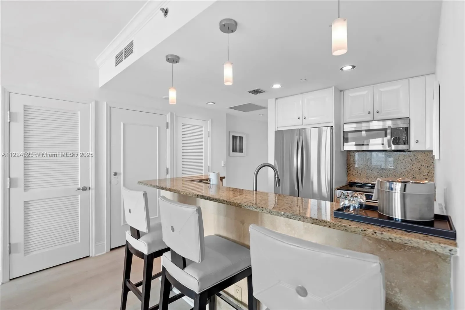 4401 COLLINS AV 2906/2908, Miami Beach, Florida, United States. - Photo 13