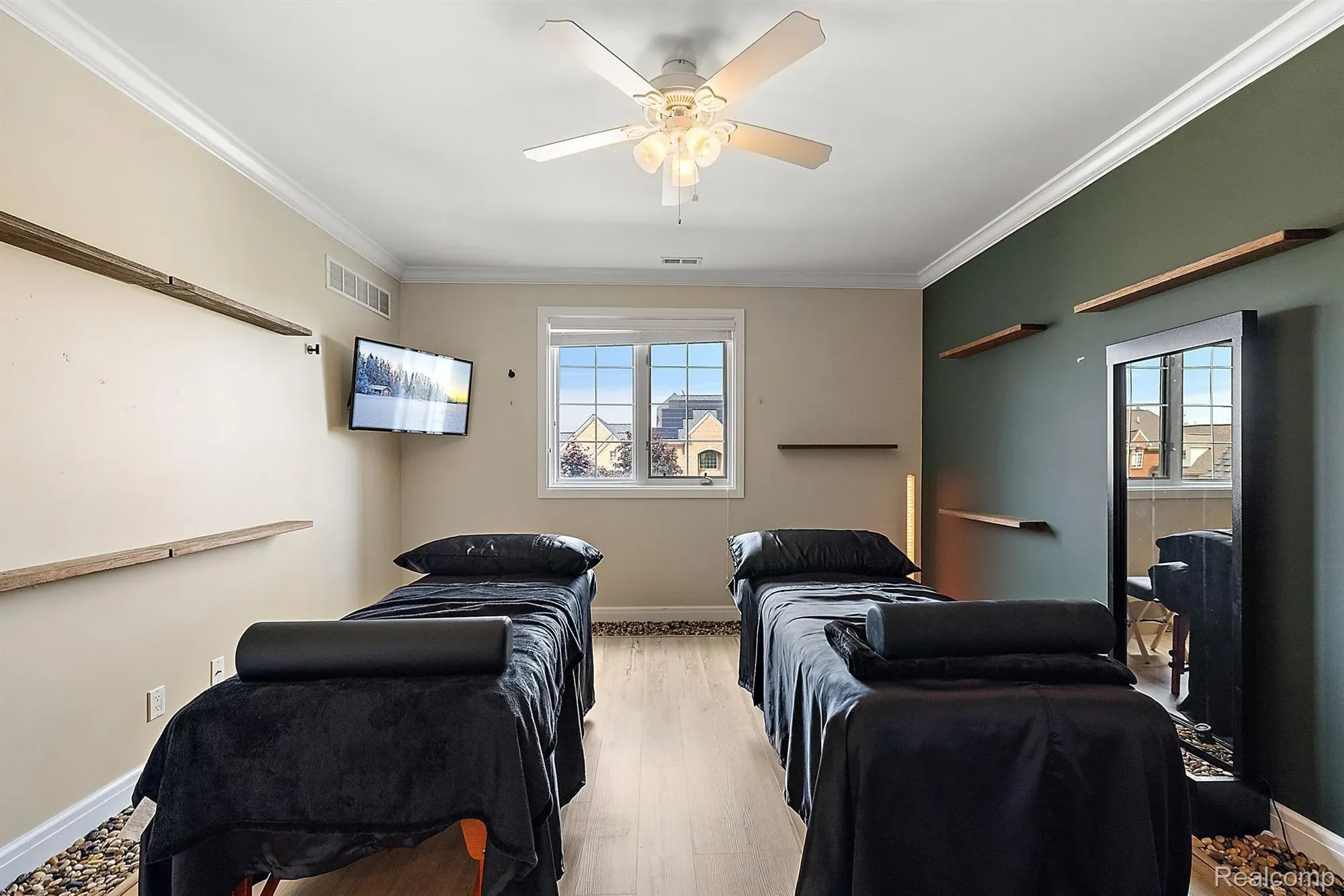 18 SAND BAR Lane, Detroit, MI 48214, Detroit, Michigan, United States. - Photo 45