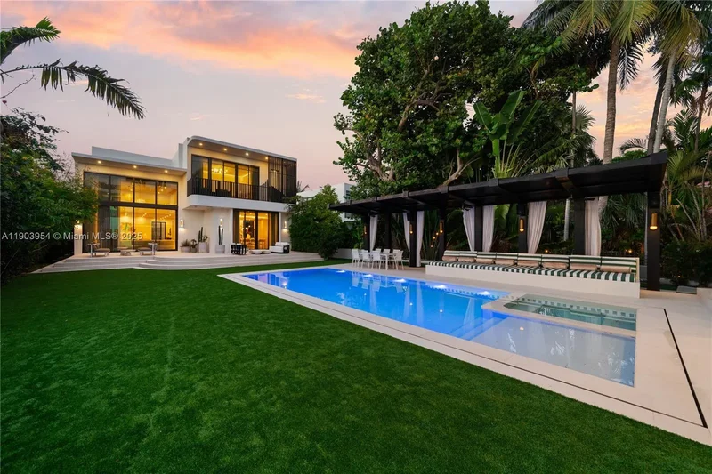 2053 N Bay Rd, Miami Beach, Florida, United States. - Photo 20