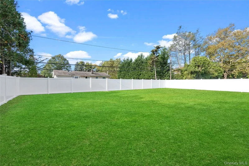 25 Westchester Avenue, Jericho, New York, United States. - Photo 5