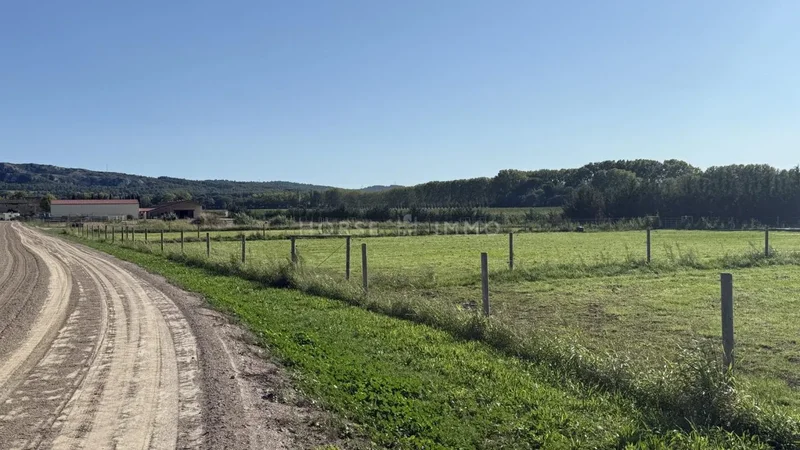 Mallemort, Provence-Alpes-Côte d'Azur, France. - Photo 10