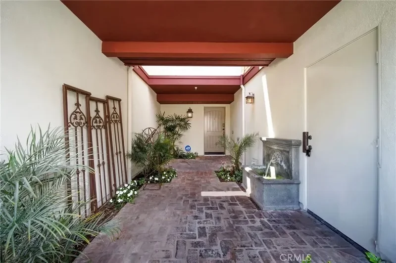 Condominium in Corona Del Mar