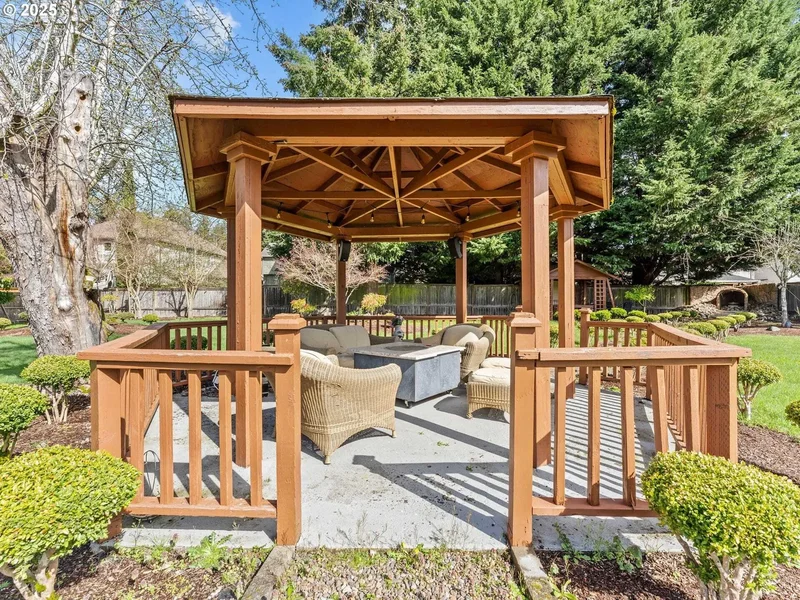 15095 SW WEIR RD, Beaverton, Oregon, United States. - Photo 6