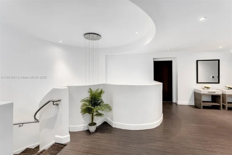 4391 Collins Ave 512, Miami Beach, Florida, United States. - Photo 23