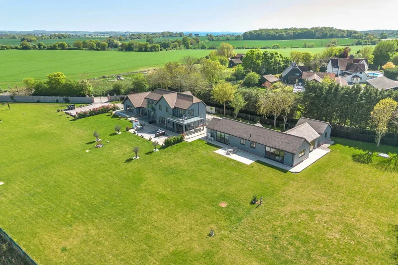 5 bedroom Detached House for sale in Ongar