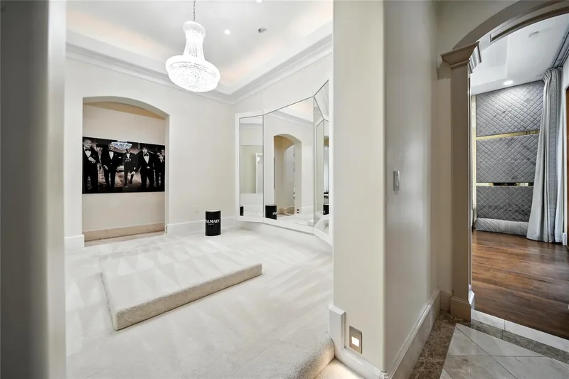 701 W Friar Tuck Lane, Houston, Texas, United States. - Photo 15