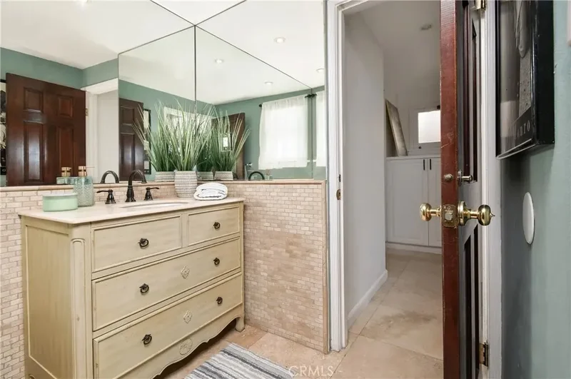 8383 Wyndham Road, Los Angeles, California, United States. - Photo 18