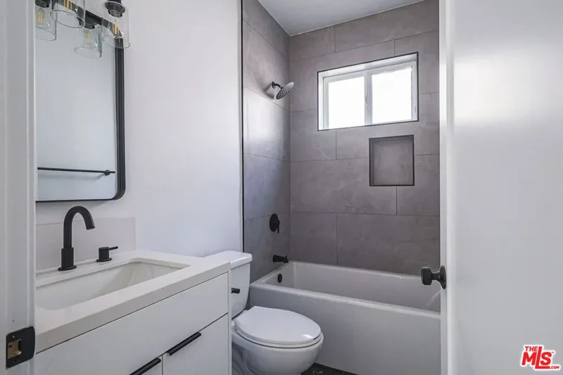 11810 Gilmore Street, Los Angeles, California, United States. - Photo 14