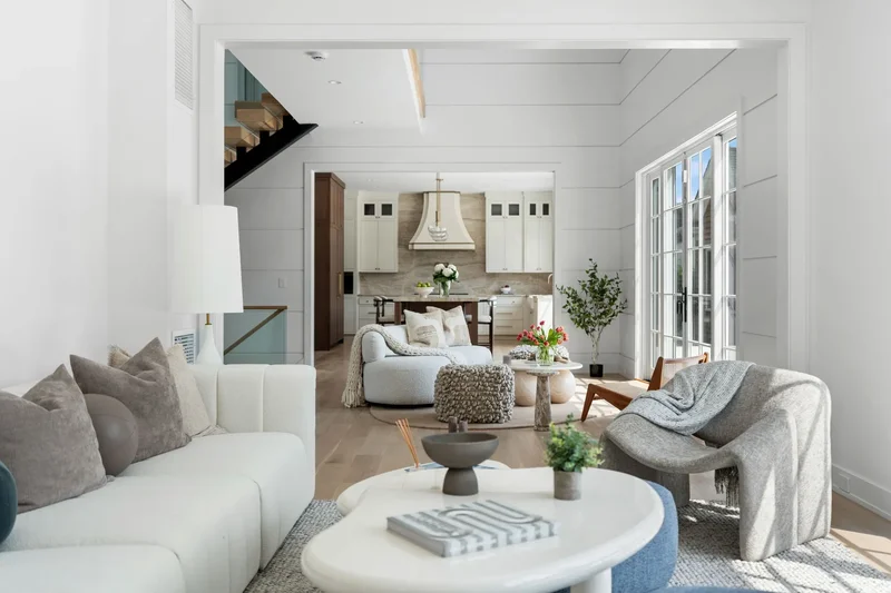 100 Narrow Ln - Southampton, New York