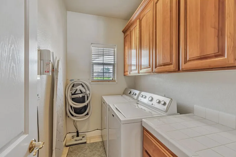 1152 Little River Drive, Hollister, California, United States. - Photo 2
