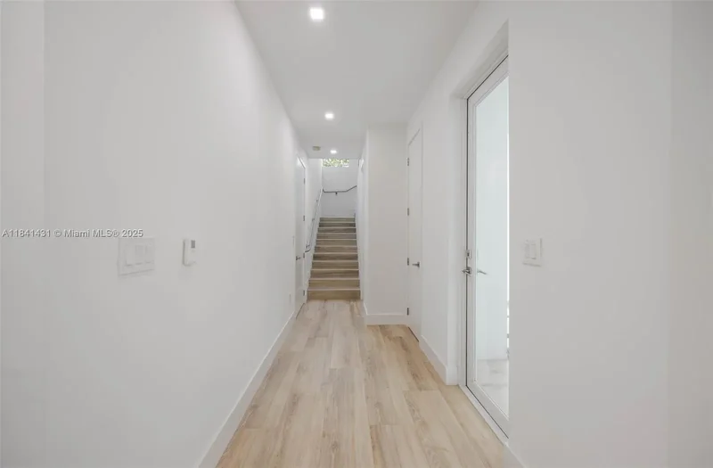 3162 Plaza St, Miami, Florida, United States. - Photo 7