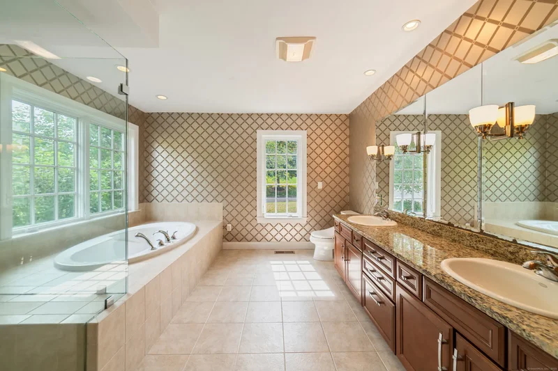 1 Hampshire Court, Middlebury, Connecticut, United States. - Photo 8