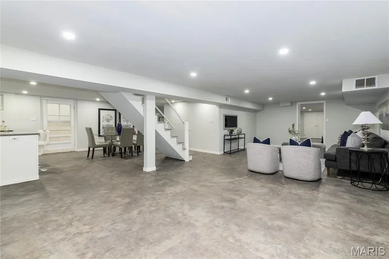 18 Country Aire Drive, St Louis, MO 63131, Town and Country, Missouri, United States. - Photo 52