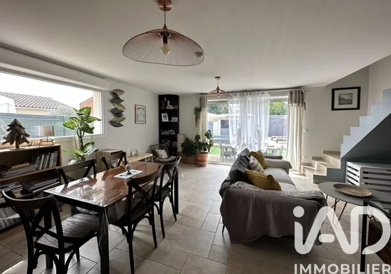 Salon-de-Provence, Provence-Alpes-Côte d'Azur, France. - Photo 8