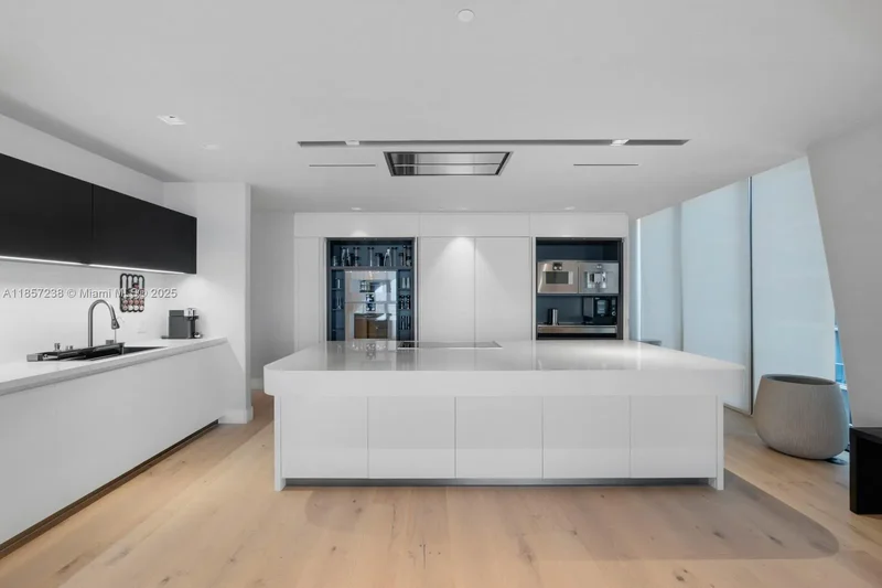 1000 Biscayne Blvd 2402, Miami, Florida, United States. - Photo 28
