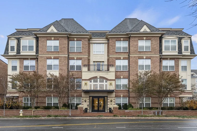 320 S West St #301