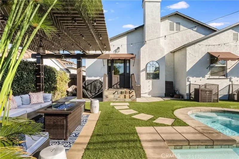735 Ultimo, Signal Hill, California, United States. - Photo 9