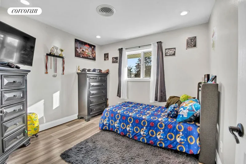 78 Redwood Lane, Massapequa Park, NY 11762, Massapequa Park, New York, United States. - Photo 15