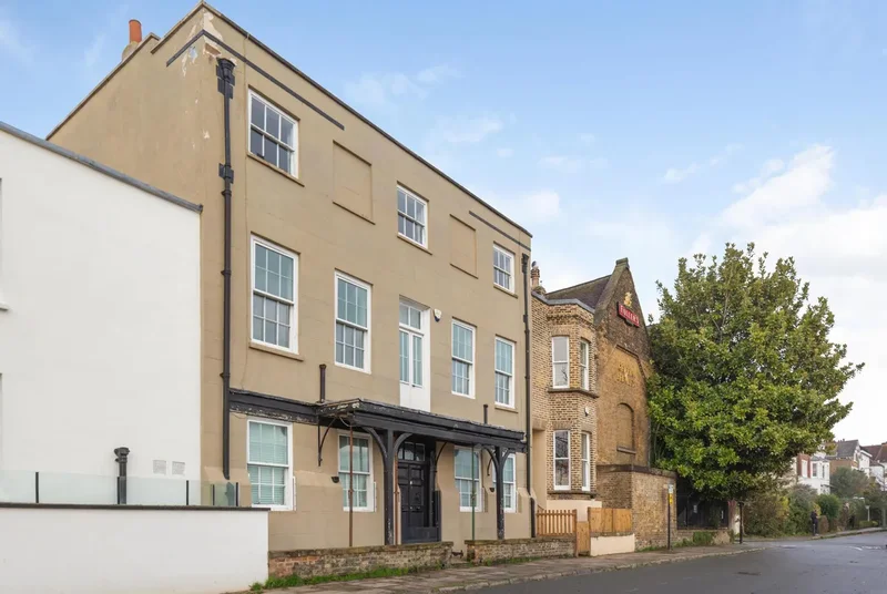 5 bedroom Townhouse for sale in London