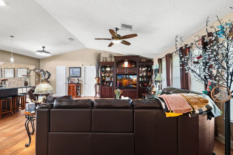 9700 NW 28th St , Hollywood, FL 33024, Pembroke Pines, Florida, United States. - Photo 8