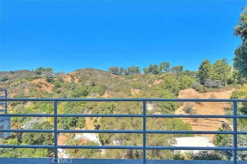 2579 Leicester Drive, Los Angeles, California, United States. - Photo 19