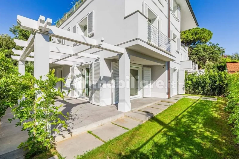 Forte dei Marmi, Tuscany, Italy. - Photo 17