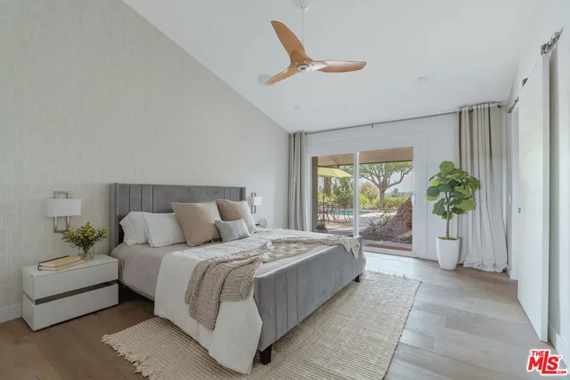 5858 Mcdonie Avenue, Los Angeles, California, United States. - Photo 13