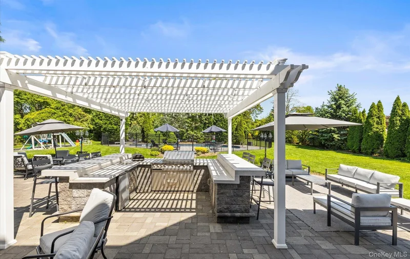 16 Home Court, Huntington, NY 11743, East Northport, New York, United States. - Photo 12