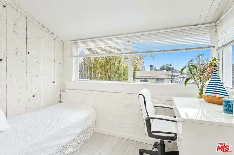 51 Sunset Avenue, Los Angeles, California, United States. - Photo 23