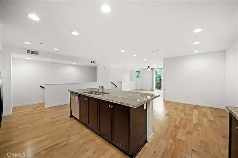 87 Waldorf, Irvine, California, United States. - Photo 7