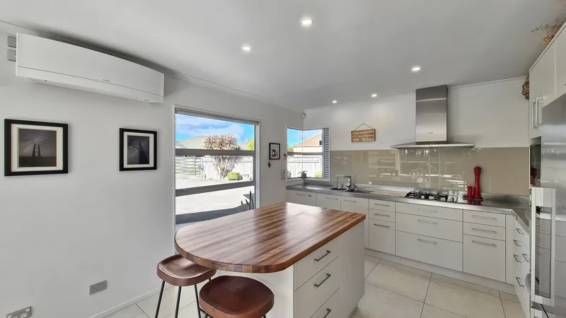 6 The Oaks Awapuni, Palmerston North City, MWT 4412, Palmerston North, Manawatu-Wanganui, New Zealand. - Photo 2