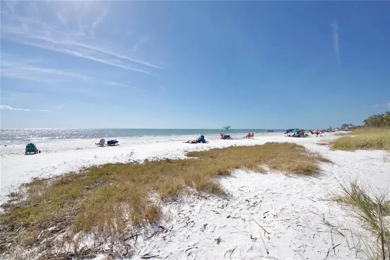 210 Dakota AVE, Fort Myers Beach, Florida, United States. - Photo 29