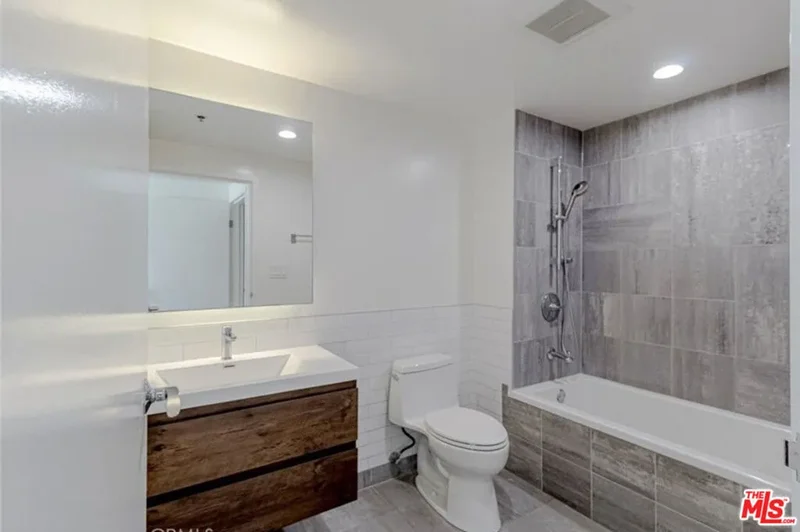 3785 Wilshire Boulevard 1001, Los Angeles, California, United States. - Photo 23