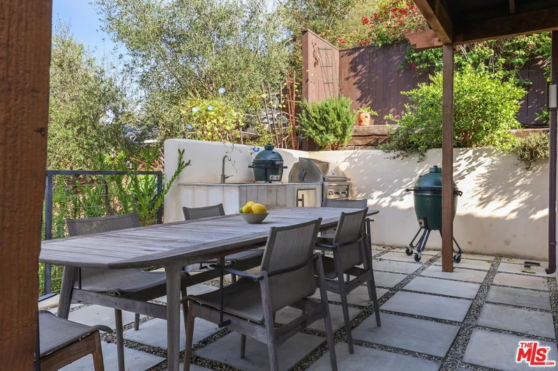 2835 Oak Point Dr, Los Angeles, CA 90068, Los Angeles, California, United States. - Photo 13