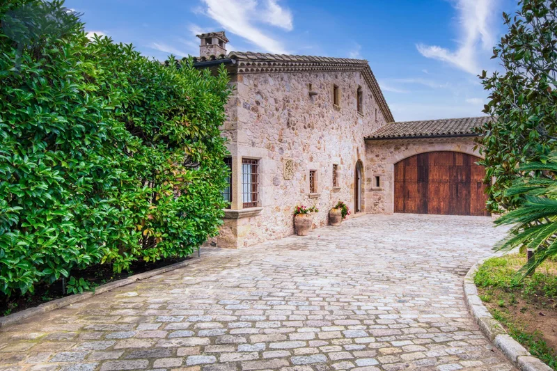 Charming rustic chalet in Sant Feliu de Guíxols – Sea views and style on the Costa Brava