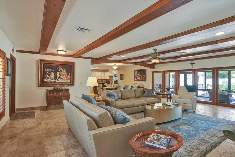 2000 NE 31st Ave, Wilton Manors, Florida, United States. - Photo 6