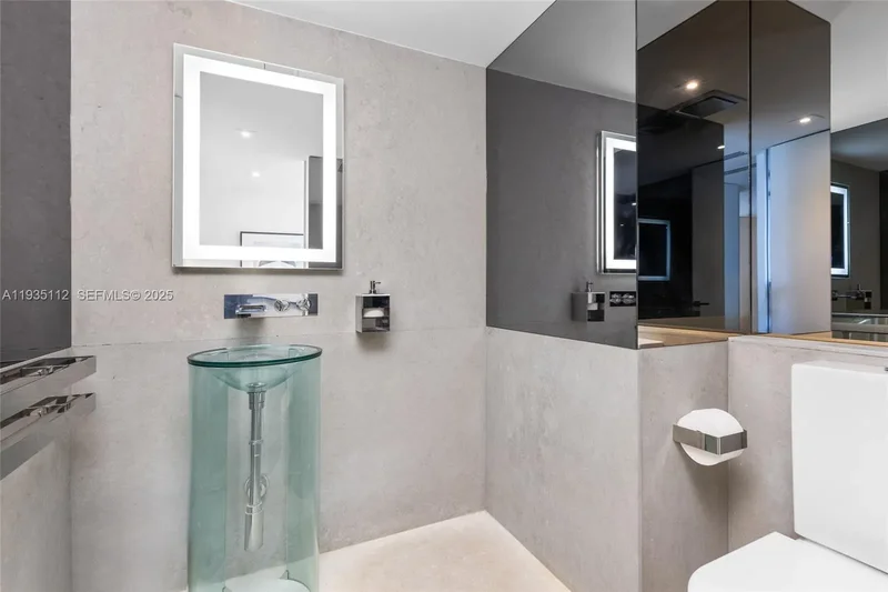 1000 S Pointe Dr 3501, Miami Beach, Florida, United States. - Photo 38