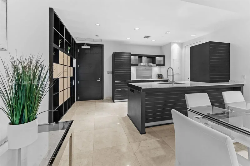 200 Biscayne Boulevard Way 4510, Miami, Florida, United States. - Photo 35