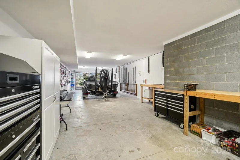310 Sweetbriar Drive, Hendersonville, NC 28739, Laurel Park, North Carolina, United States. - Photo 34