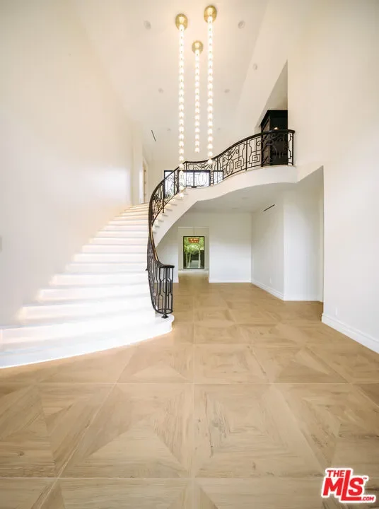 20608 Chatsboro Dr, Los Angeles, California, United States. - Photo 15