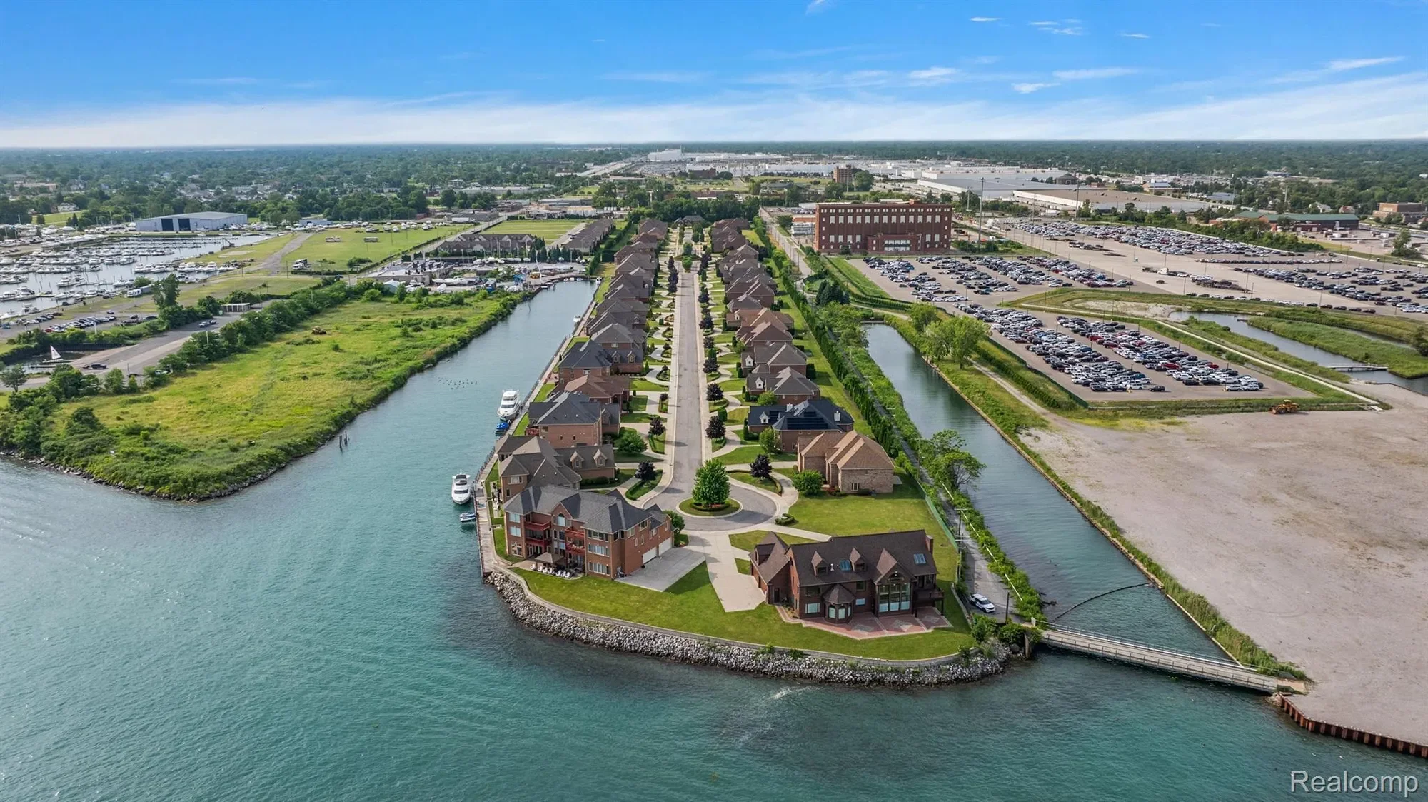 18 SAND BAR Lane, Detroit, MI 48214, Detroit, Michigan, United States. - Photo 57