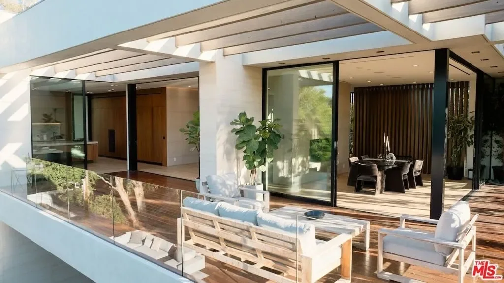 3748 Berry Drive, Los Angeles, California, United States. - Photo 19