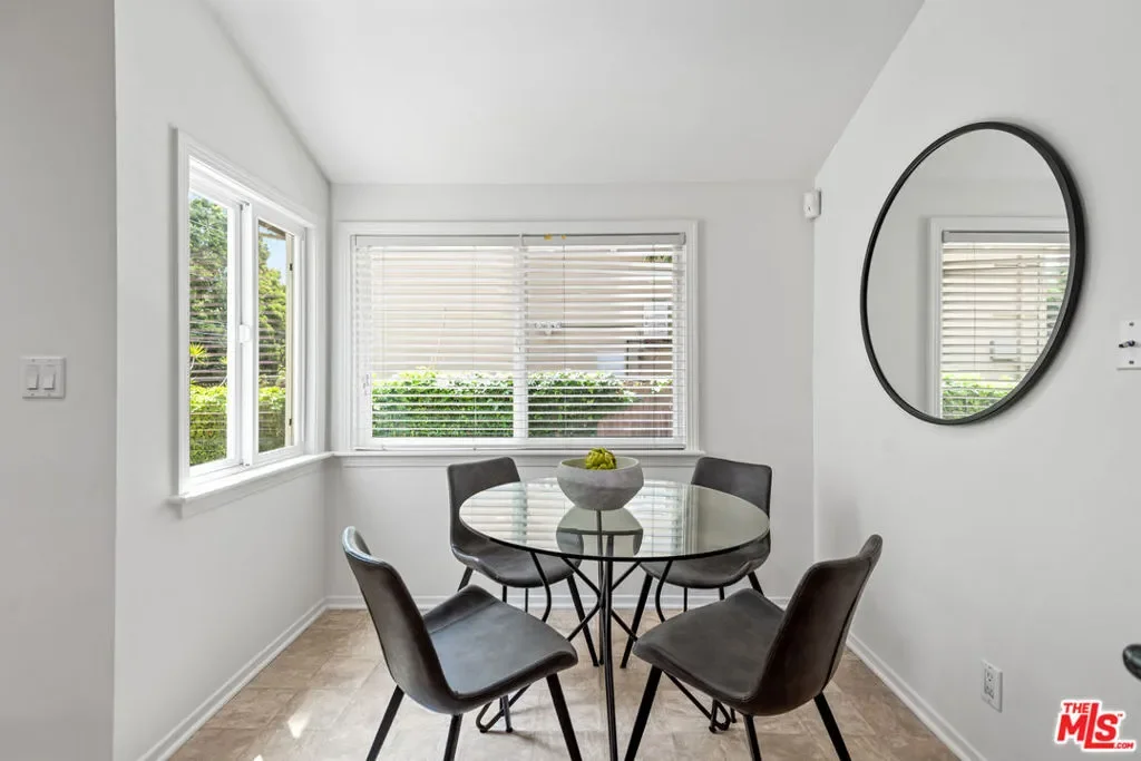 1247 N Bundy Drive, Los Angeles, California, United States. - Photo 3