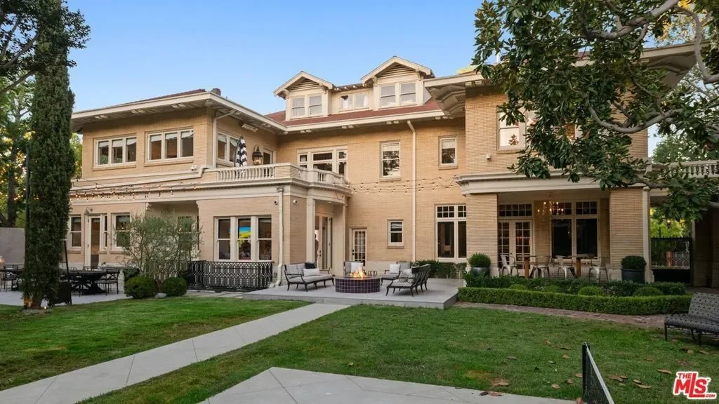 601 S Windsor Boulevard, Los Angeles, California, United States. - Photo 32