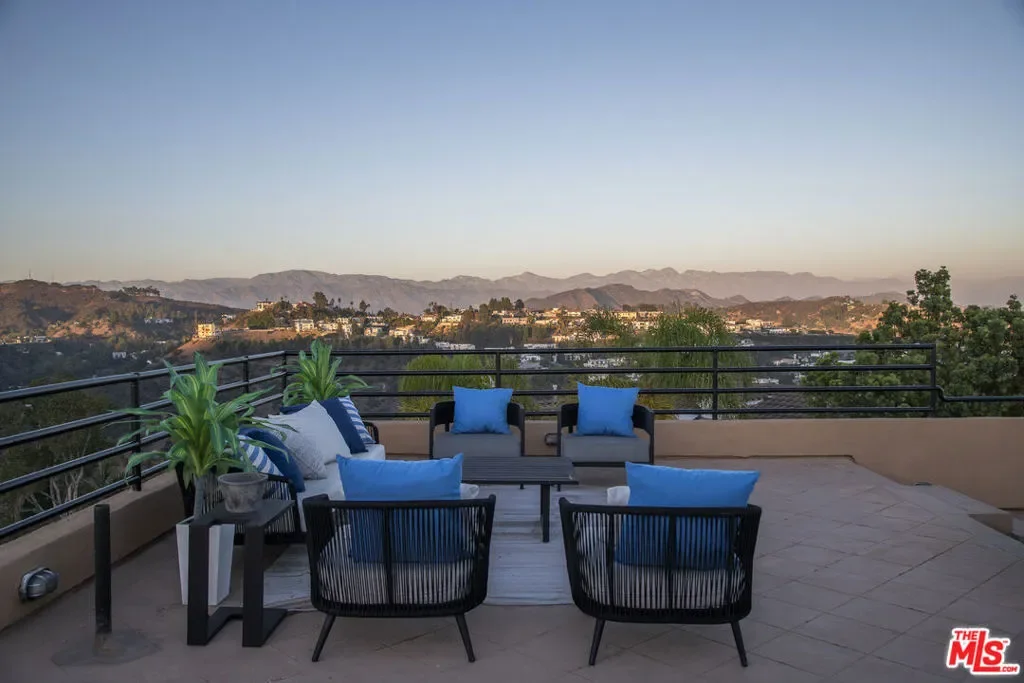 2125 Kew Drive, Los Angeles, California, United States. - Photo 32